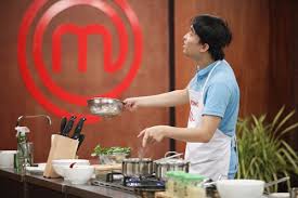 Cô được nhiều khán giả gọi là bình luận viên của chương trình vì luôn thẳng thắn đánh giá các thí sinh khác khiến một số người chơi cùng khánh phương phải tức giận. Masterchef Báº¥t Cháº¥p Bá»‹ Ghet Khanh PhÆ°Æ¡ng Váº«n Tháº¯ng