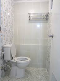 Desain atapnya unik dan kami baru lihat desain atap kamar mandi yang seperti ini. Desain Kamar Mandi Sederhana Dan Murah Info Kece