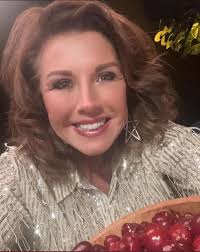 LIFE IS JUST A BOWL OF CHERRIES! Enjoy your weekend! #abbyleedancecompany  #abby #abbyleemiller #abbylee #aldc #aldcla #aldcpgh #losangeles  #leaveitonthedancefloorpodcast #dancemoms #season9 #abbyleedancewithme 🍒