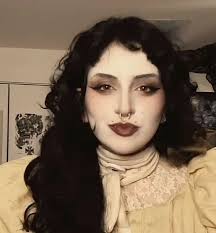 Dee (cloudymichigan)