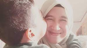 Ma dengan keahlian dalam merangkai kata yang menjadi sebuah retorika dakwah, membuat ceramah ustadz abdul somad begitu mudah dicerna dan mudah dipahami oleh berbagai. Mantan Istri Uas Akhinya Jawab Nyinyiran Di Status Mengeluh Dan Bersyukur