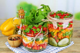 La giardiniera è un modo tradizionale che permetteva ai contadini di conservare parte della sovrabbondante produzione di verdure dei mesi estivi, allo scopo di consumarle durante l'inverno. Ricetta Giardiniera Non Sprecare