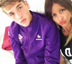 Sulla coscia destra la data di nascita di tutti i componenti della sua famiglia; La Mamma Di Zaniolo Conquista Il Web Con Le Sue Foto E Mostra Spesso Anche La Fiorentina