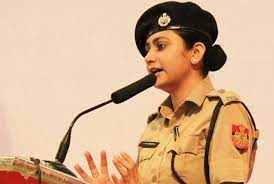 Candidates who have applied for delhi police constable recruitment can check the delhi police previous papers on our. Delhi Lawyers Abused Grabbed Female Dcp S Collar Tried To Snatch My Pistol Ummid Com