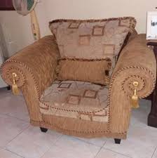 Di ruang tamu sendiri, kursi sofa mencakup 60 persen dari ruangan tersebut. Kursi Sofa Ruang Tamu Perabotan Rumah Di Carousell