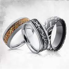 Hunting Camo And Tire Tracks Men S Wedding Bands Men S Wedding Rings Hunting Wedding Rings Cool Wedding Rings Realtree Wedding Rings