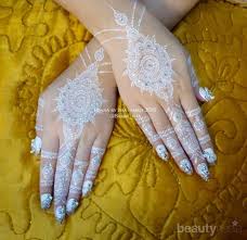 Mehendi merupakan salah satu seni hiasan tangan yang populer di india. Desain Henna Pengantin Ini Akan Membuat Tampilan Tanganmu Makin Cantik Intip Beragam Modelnya Di Sini