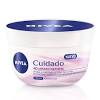 Yo aplico esta crema por toda la superficie de la cara, hasta que el producto se absorbe por completo. 1