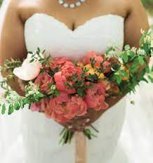 If you're planning to have your wedding in may, you may feel overwhelmed with the choices of seasonal flowers available. Wedding Flowers May Wedding Flowers