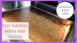 Spread mixture eventually on the oven glass. How To Clean An Oven With Baking Soda Vinegar Extremely Dirty Oven Youtube