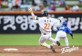 파죽의 개막 13연승, 여기에 팀의 3연패도 끊었다!···6이닝 무실점 QS 폰세, 이것이 절대 에이스 : 네이트 스포츠