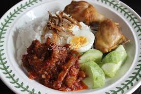 Resepi nasi lemak merupakan sesuatu makanan yang dilipatkan dengan daun pisang dalam bentuk segitiga dan merupakan makanan melayu kegemaran bagi orang malaysia, indonesia dan singapura, terutama sebagai sarapan pada waktu pagi dan minum petang. Nasi Lemak Azie Kitchen Yang Paling Sedap Azie Kitchen