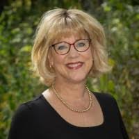 Jennifer Hack's Instagram, Twitter & Facebook