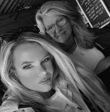 Latisha Singer's Instagram, Twitter & Facebook