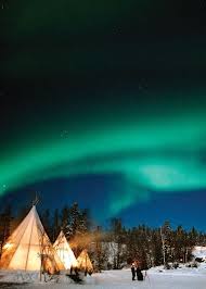 Aurora Borealis Northern Lights In Canada Readysetholiday Travel See The Northern Lights Canada Travel Places To See