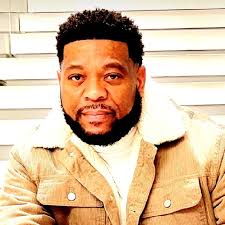 Carlos Midgette's Instagram, Twitter & Facebook