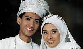 Sudah lebih 24 jam, 'warkah dari cordoba' untuk nurul izzah anwar belum berjawab. Nurul Izzah Divorcing Her Husband Of 10 Years Why