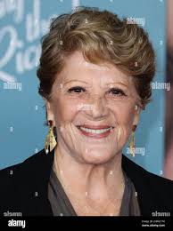 Lavin hi-res stock photography and images