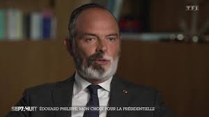 Edouard Philippe et sa barbe blanche : l'ancien Premier ministre confirme  être “atteint d'une maladie”