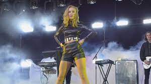 Born 16 december 1997) is a swedish singer and songwriter. Zara Larsson Stockholm 2015 Grona Lund 05 08 Youtube