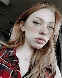 Katelyn Hall's Instagram, Twitter & Facebook