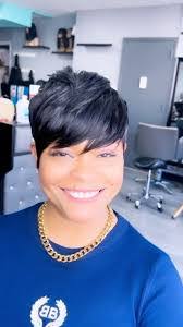 Kimberly Cutright's Instagram, Twitter & Facebook