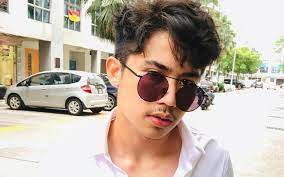 Seorang pelakon lelaki yang didakwa menjalinkan hubungan serta melarikan isteri orang akan dihadapkan ke mahkamah esok. Dakwaan Larikan Isteri Orang Pengurus Shah Radhi Hazvee Bersuara Iluminasi