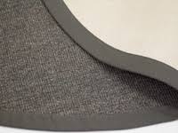 45,50 € für 67 x 133 cm 66,50 € für 80 x 160 cm 126,50 € für 133 x 190 cm 176,50 € für 160 x 230 cm 276,50 € für 200 x 290 cm 395,50 € für 240 x 340 cm 196,50 € für 200 cm rund 246,50 € für 230 cm rund. Sisal Teppich Premium 24 Anthrazit Rund Mit Hochwertiger Bordure Aus Baumwolle Floorpassion