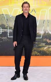 Brad Pitt Once Upon A Time In Hollywood Workout Routine Brad Pitt From Once Upon A Time In Hollywood London Premiere Red Carpet Fashion One Of The Movie S Leading Men Ke Brad Pitt Style Brad Pitt Red Carpet Fashion