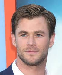 Chris Hemsworth Short Straight Hairstyle Medium Brunette Chris Hemsworth Mens Straight Hairstyles Mens Hairstyles Short
