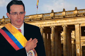 Uribe afirmó que su padre fue asesinado en un intento de secuestro por la guerrilla del llamado frente 36 de las farc en su finca el ubérrimo. Uribe Llego A La Presidencia Con El Apoyo De Los Paras Verdadabierta Com