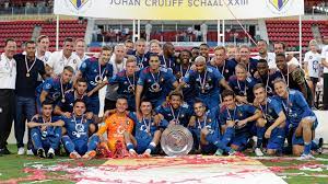 In de kuip was de landskampioen na strafschoppen te sterk voor bekerwinnaar vitesse nadat het na. Bekerwinnaar Feyenoord Wint Johan Cruijff Schaal Knvb