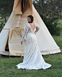 Long sleeve chantilly lace plus size wedding dress. P42ncodjb1tesm