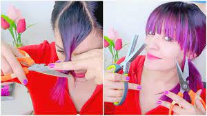 تمتاز قصات الشعر القصير بالتنوع مثل قصة الكاريه عند أول الأكتاف والشعر المتساوي الطول من والجرسون مناسبة لشعرك الخفيف وخاصة إذا تم قصة بطريقة متدرجة مع اعتماد غرة جانبية قصيرة يعطيكى أنوثة مناسبة لإطلالتك الصباحية. ØªØ¹Ù„Ù… Ù‚Øµ Ø§Ù„ØºØ±Ø© Ø§Ù„Ø¬Ø§Ù†Ø¨ÙŠØ© Ø¨Ø§Ù„ÙÙŠØ¯ÙŠÙˆ Ù…ÙˆØ³ÙˆØ¹Ø©