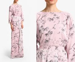 Selain lagu raya yang dihasilkan setiap tahun , fesyen baju raya juga menjadi perhatian ramai orang sempena hari raya yang bakal menjelang. No More Boring Baju Raya As Alia B Reimagines Modern Kurung For Raya 2019