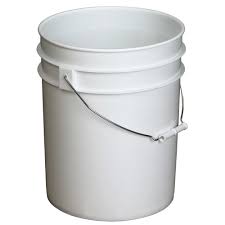 Small white plastic bucket with white lid. 5 Gallon Bucket White