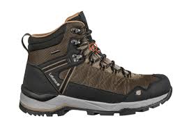 L'habit ne fait pas le moine. Guide Comment Choisir Ses Chaussures De Randonnee