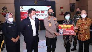 Pengusaha sumbang dana rp 2 triliun. Breaking News Uang Hibah Rp 2 Triliun Ternyata Hoaks Anak Akidi Tio Ditangkap Tribunnews Com Mobile