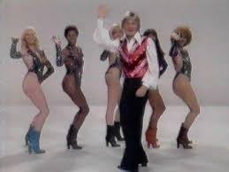 Les « claudettes » (en référence à claude) ou « clodettes » (en référence à cloclo) sont les danseuses de claude françois, innovatrices en france concernant leurs prestations et leurs costumes. Claude Francois Et Les Claudettes Alexandrie Alexandra Tous Sur Claude Francois