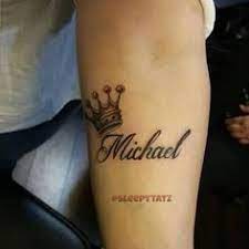 38 Comfy Crown Tattoos Ideas Youll Need To See Addicfashion Crown Tattoo Boyfriend Name Tattoos Couple Name Tattoos