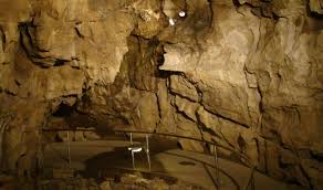 In several ponors the water of brooks flows underground into the cave system. Gyogyhatasu Barlangok Termal Online