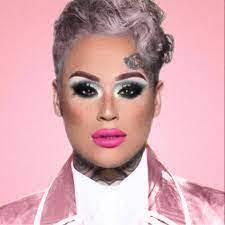 Tamara Kindred's Instagram, Twitter & Facebook