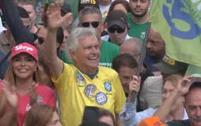 Caiado nega apoiar Flávio Bolsonaro já no 1º turno