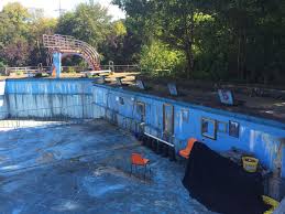 Schwimmbad Trockengelegt Reise Ins Blaue