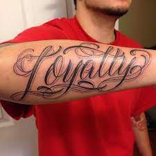 55 Dessins De Tatouages Et Significations De Fidelity Courage Et Honneur 2019 Les Conceptions De T Loyalty Tattoo Loyalty Tattoo Designs Tattoos For Guys
