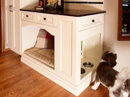 Ein Hund Muss Es In Seinem Bett Bequem Haben Und Darin Gut Schlafen Konnen Wer Ihm Etwas Besonderes Bieten Hundebett Selber Bauen Hunde Bett Hund Schlafzimmer