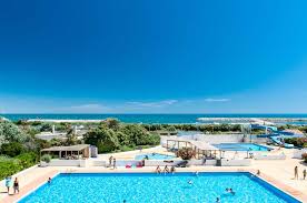 Camping le paradis beschikt over 5* in dordogne périgord noir, vallée vézère, is een gezinscamping met overdekt zwembad, spa, cottage, canadese tent, . Camping Paradis La Brise De Camargue Lesen Sie Bewertungen