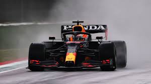 (afp photo) verstappen was fine but red bull was furious over a second failure of a pirelli tire in the race and asked for a stoppage to allow tire changes for safety reasons. Imola Gp Verstappen Gewinnt Regenrennen In Imola Hamilton Gelingt Aufholjagd Nach Ausritt Eurosport