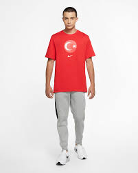 In deze band is het logo van de voetbalbond van turkije verwerkt. Turkije Voetbalshirt Voor Heren Nike Be