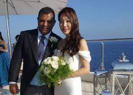 Airasia's chief tan sri tony fernandes sneakily got married to his korean girlfriend chloe at cote d'azur in france in fernandes and chloe have been dating for over two years, and while chloe. Air Asia S Tony Fernandes S Shares Life After Marriage And How He Proposed Her World Singapore